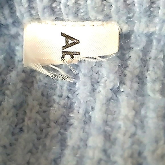 Super Soft Baby Blue Crop Sweater,Crew Neck 60% Recycled Polyester NWOT - Picture 5 of 7